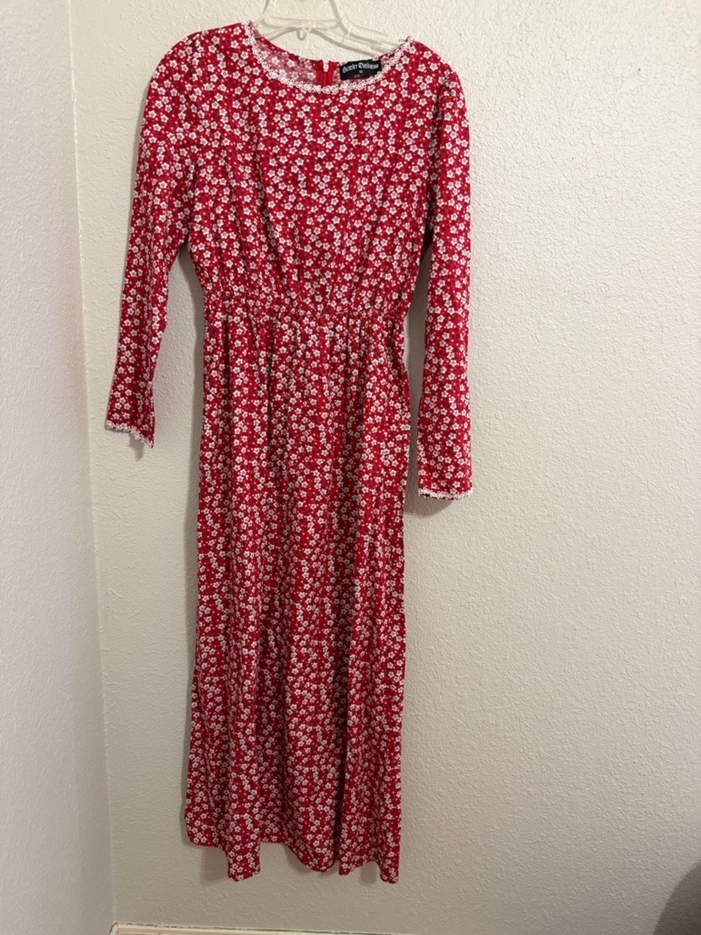 Vintage Style Modest Prairie Dress floral lace collar cuffs granny cottagecore